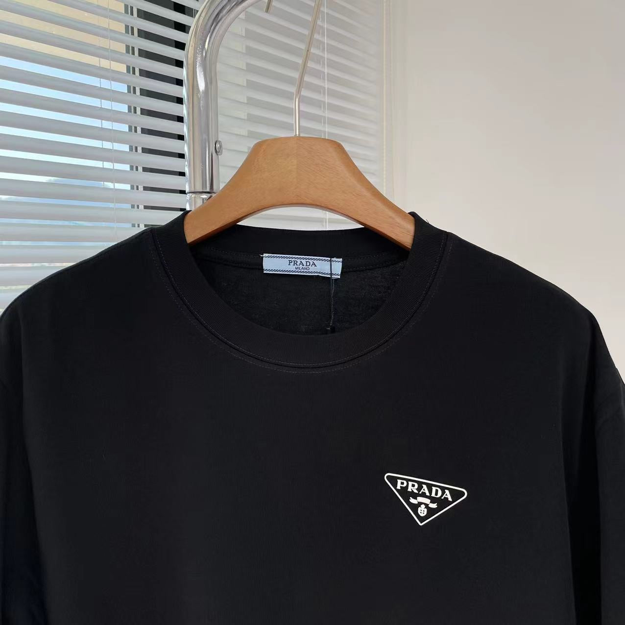 Black and White T-shirt - FashionHype.xyz