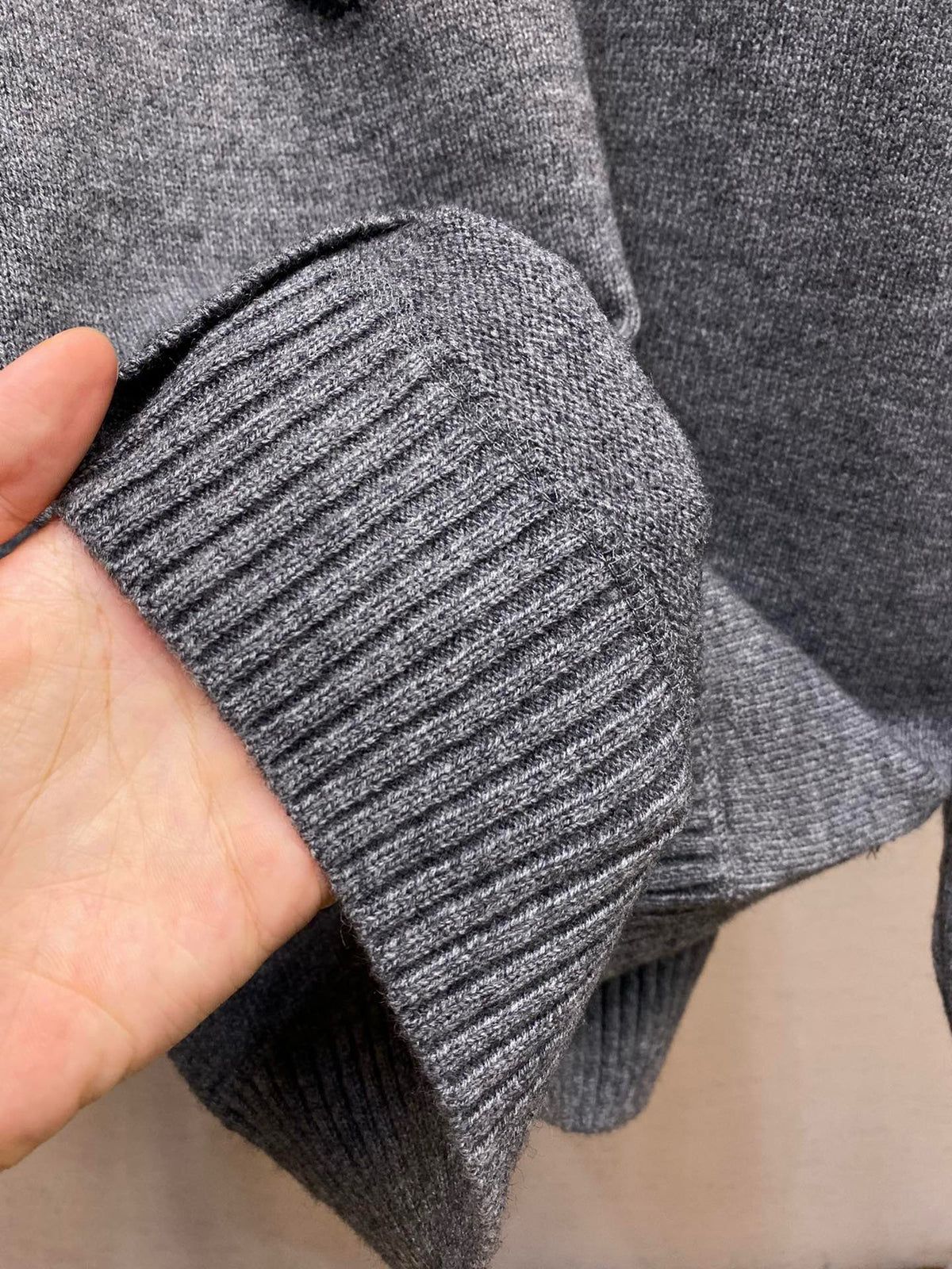 Schwarzes Sweatshirt - Größe M