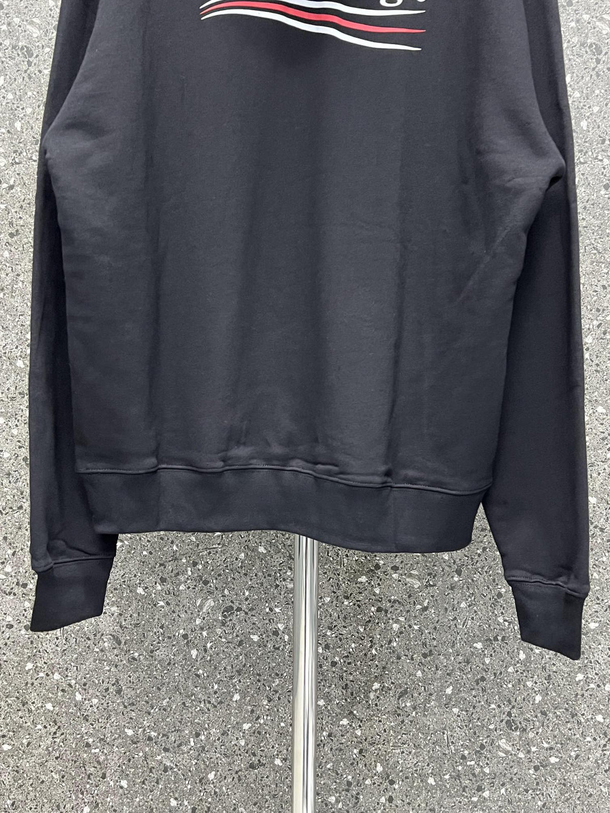 Sudadera con capucha blanca y negra