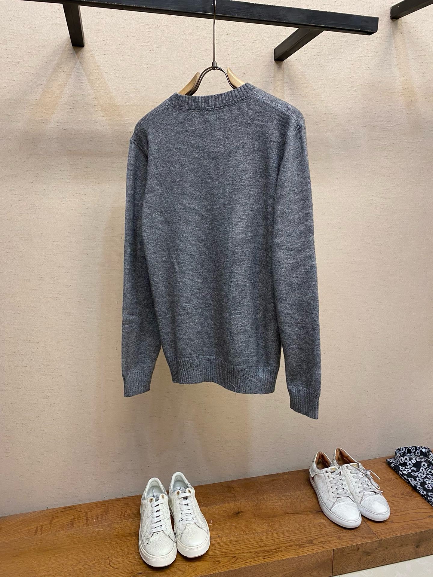 Schwarzes Sweatshirt - Größe M