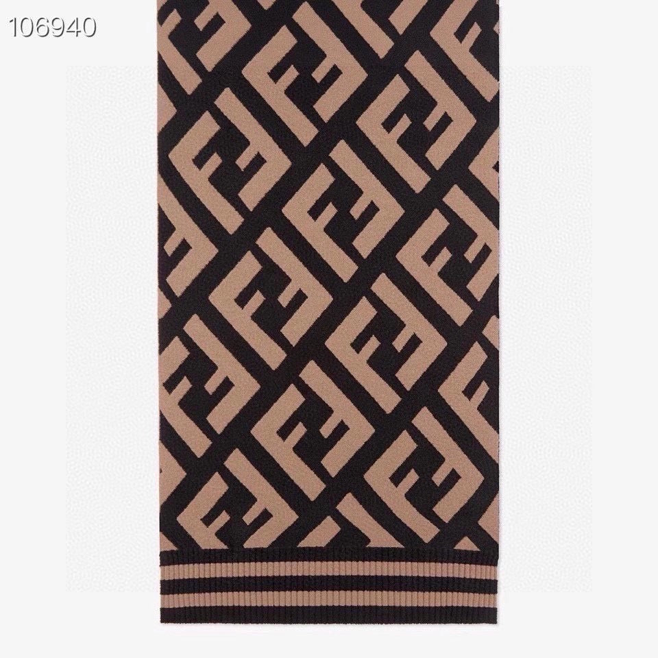 وشاح كاكي أسود