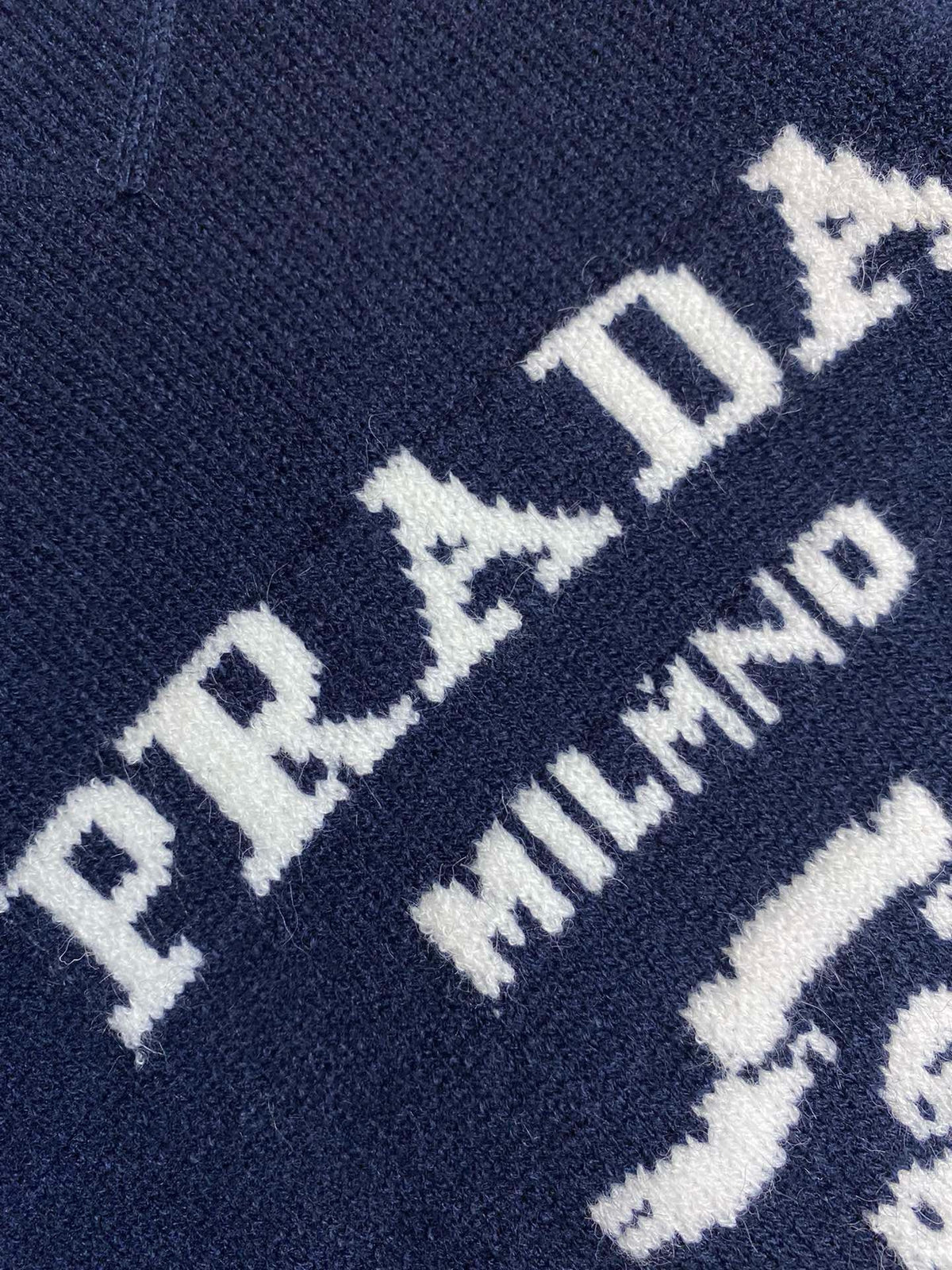 Schwarzes Sweatshirt - Größe M