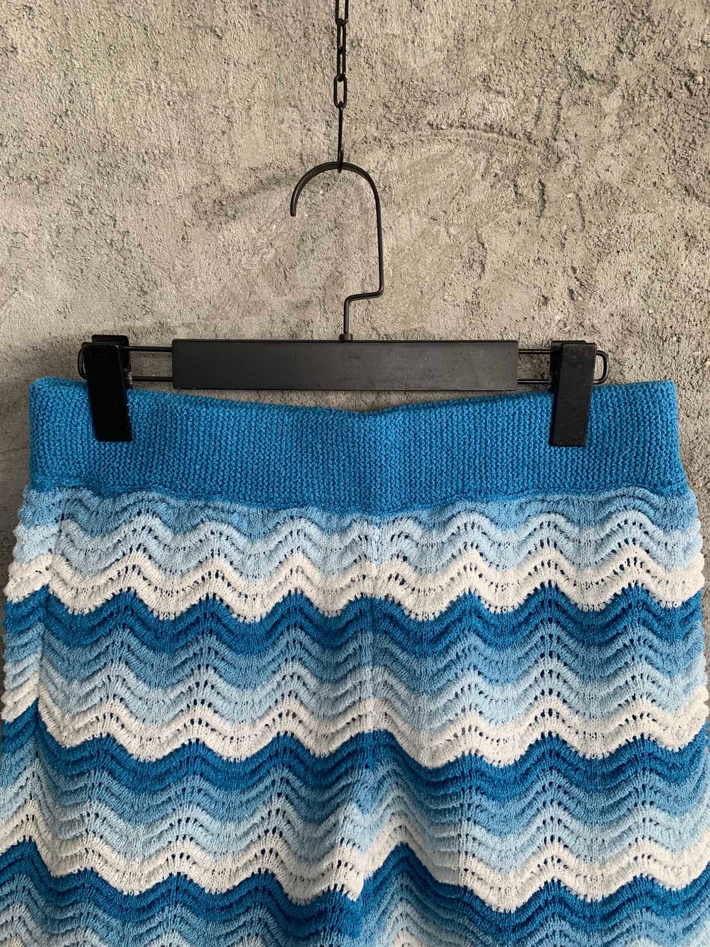 Gelbe und blaue Shorts