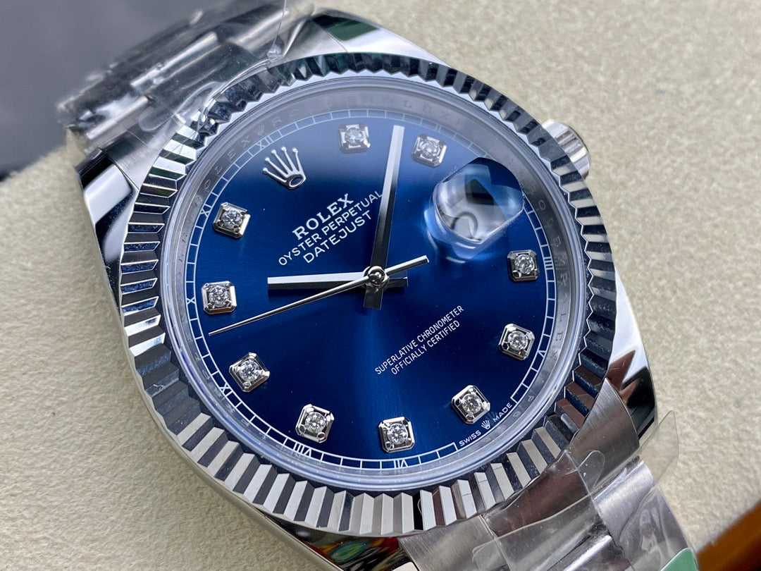 Reloj blanco azul