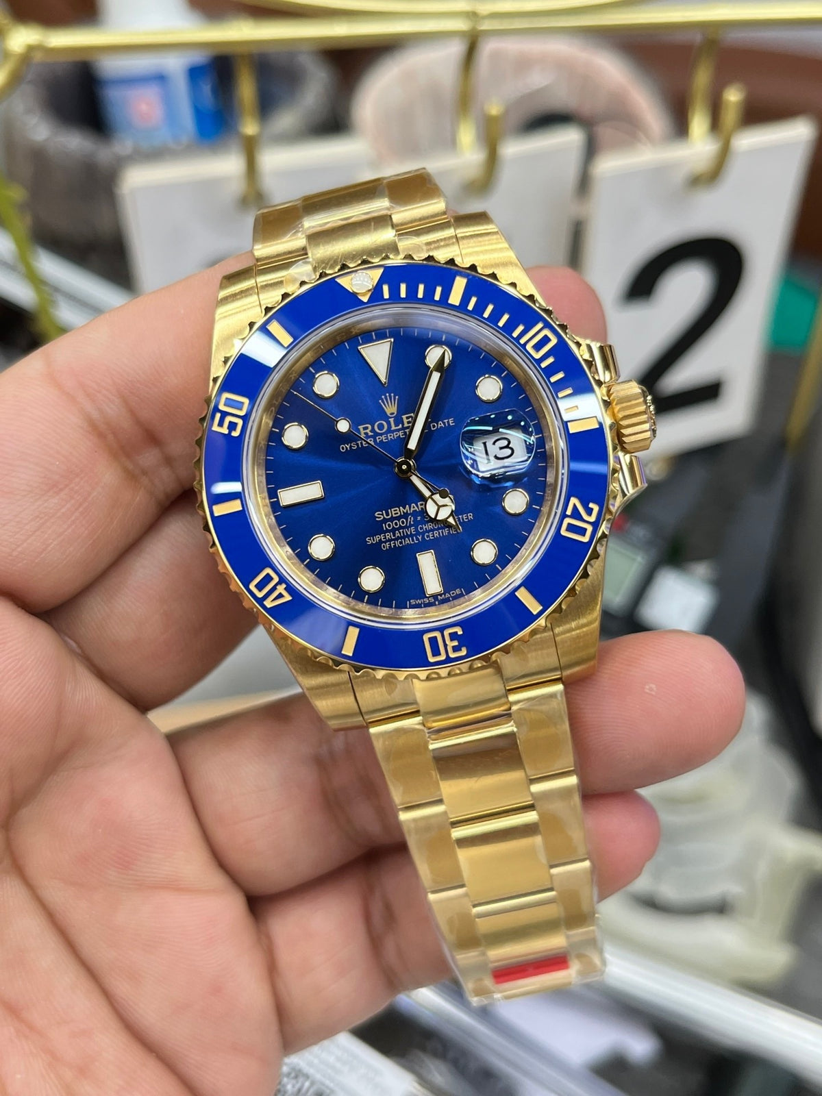 Goldblaue Uhr