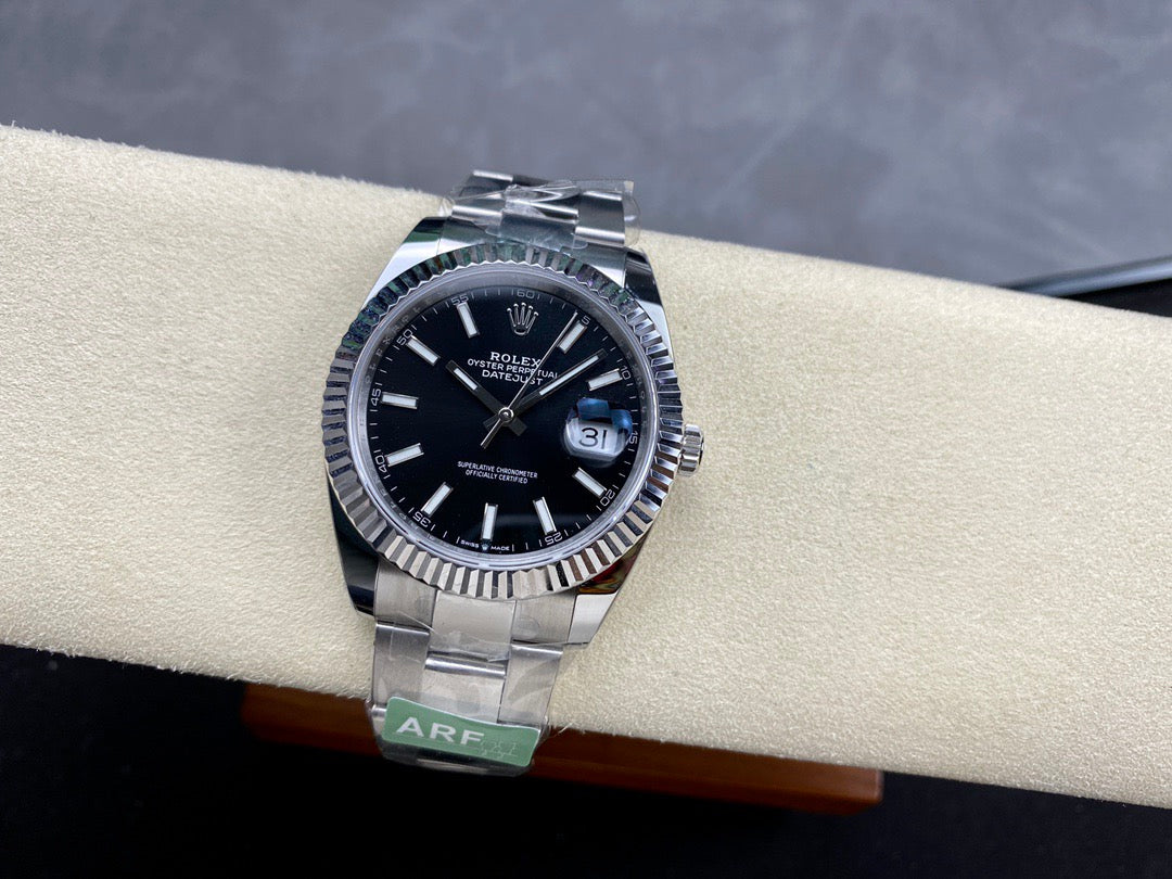 Reloj blanco y negro