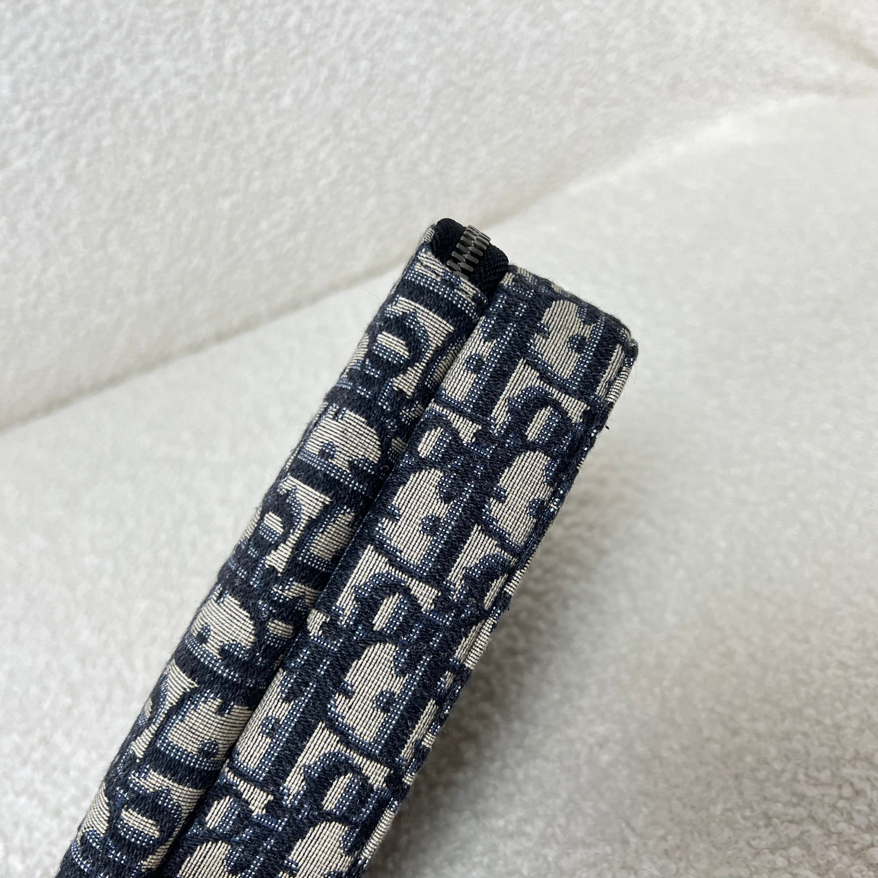 Bolsa azul y gris negra
