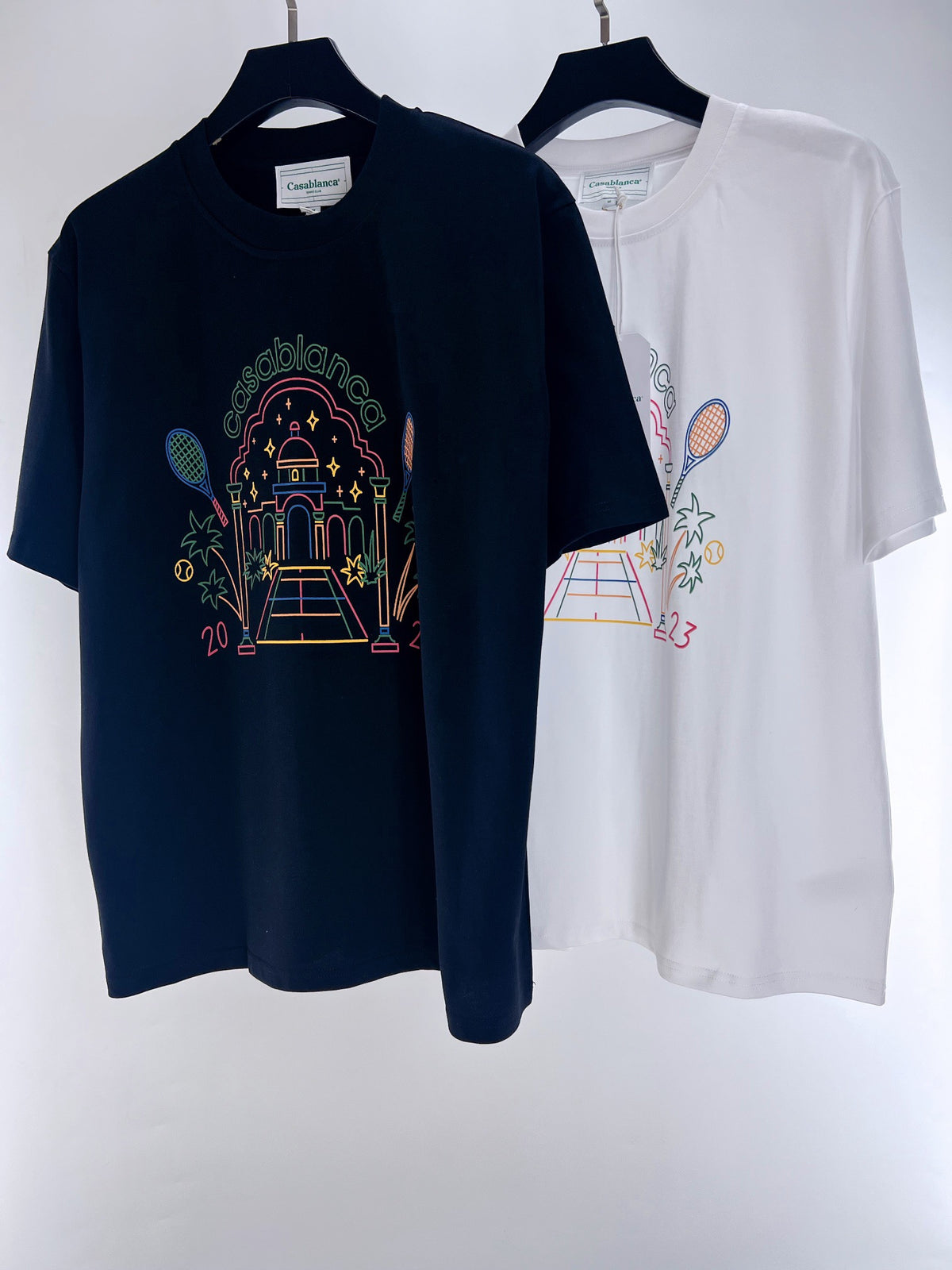 Blau-weißes T-Shirt