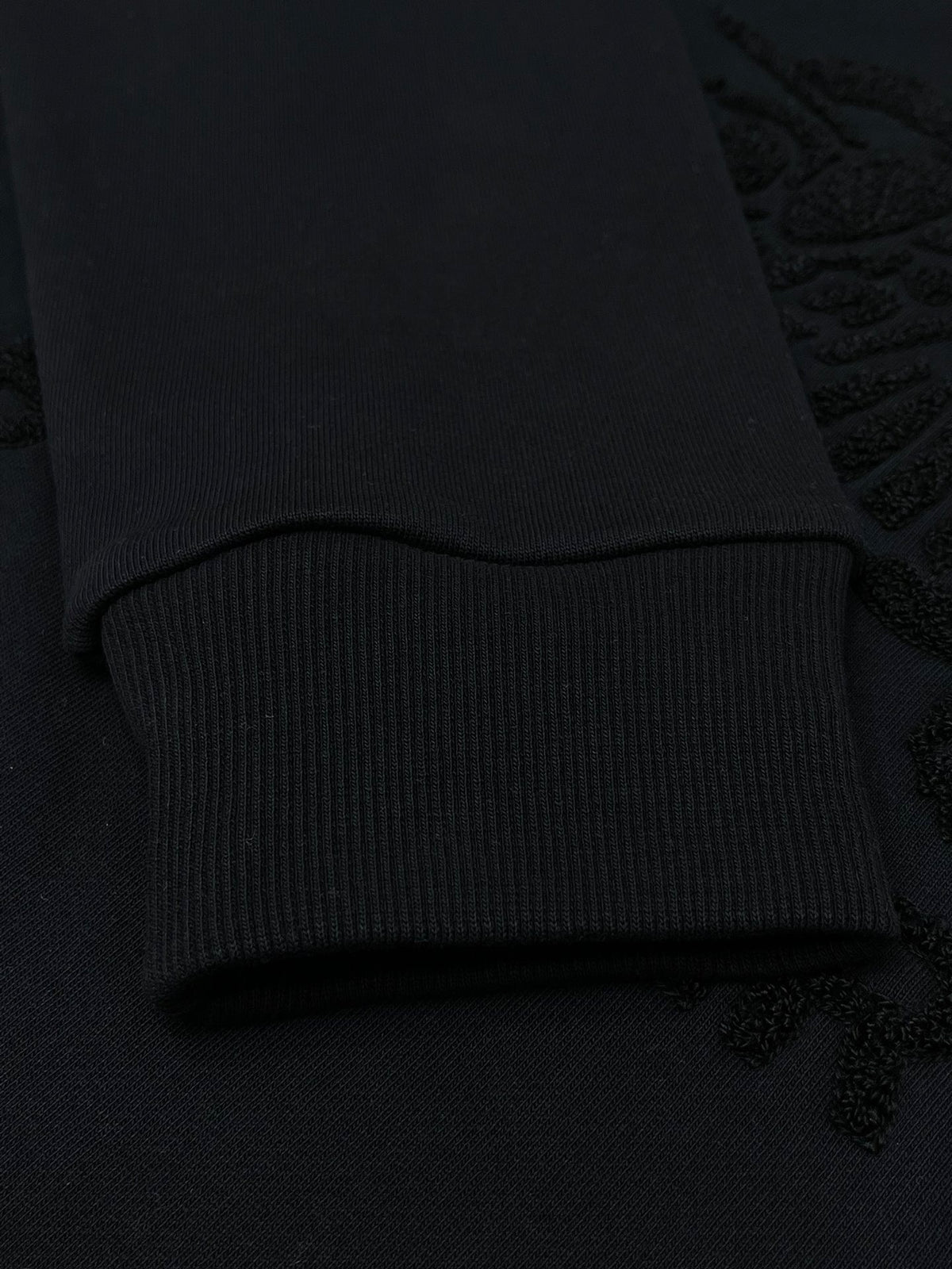 Schwarz-weißes Sweatshirt