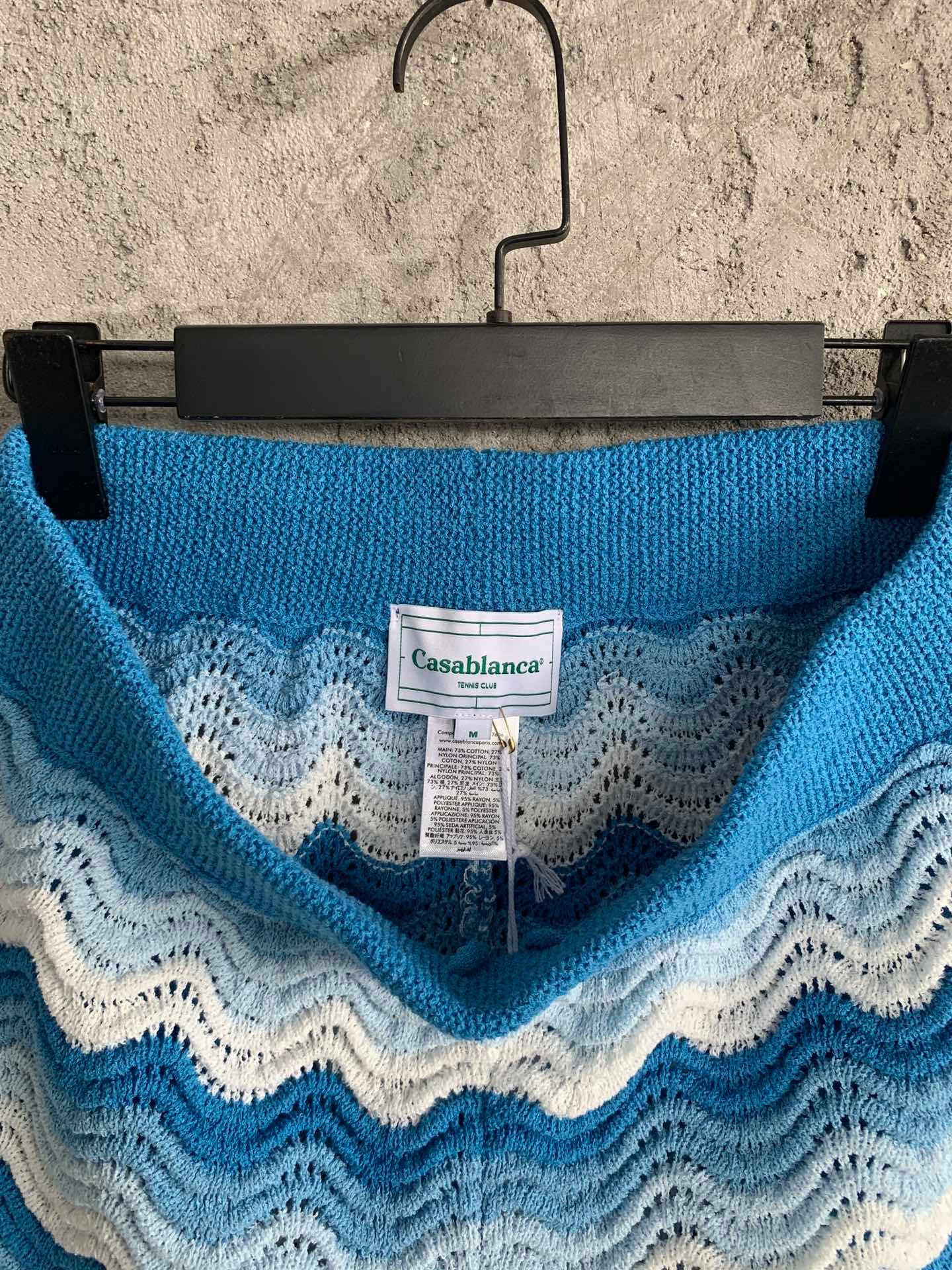 Gelbe und blaue Shorts