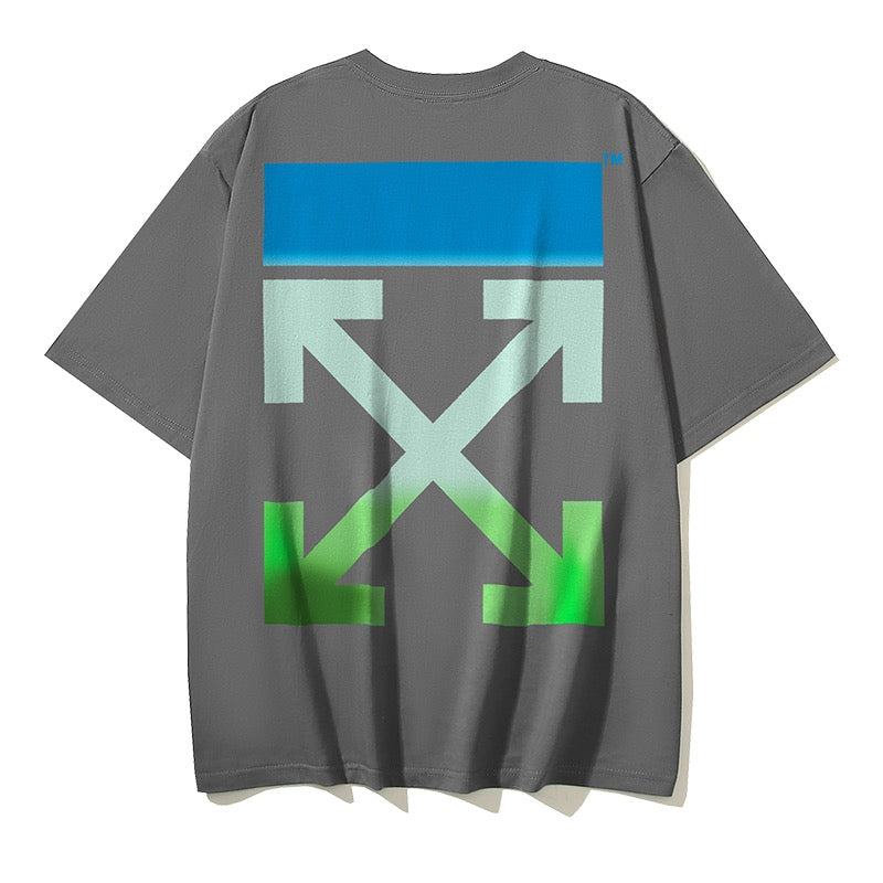 Camiseta negra oscura, blanca y negra