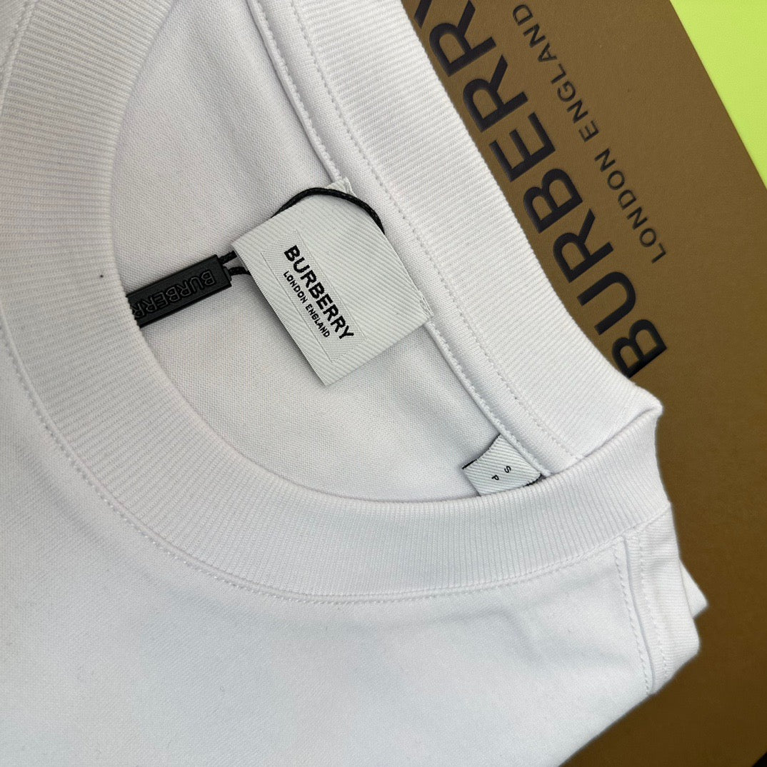 Camiseta blanca y negra