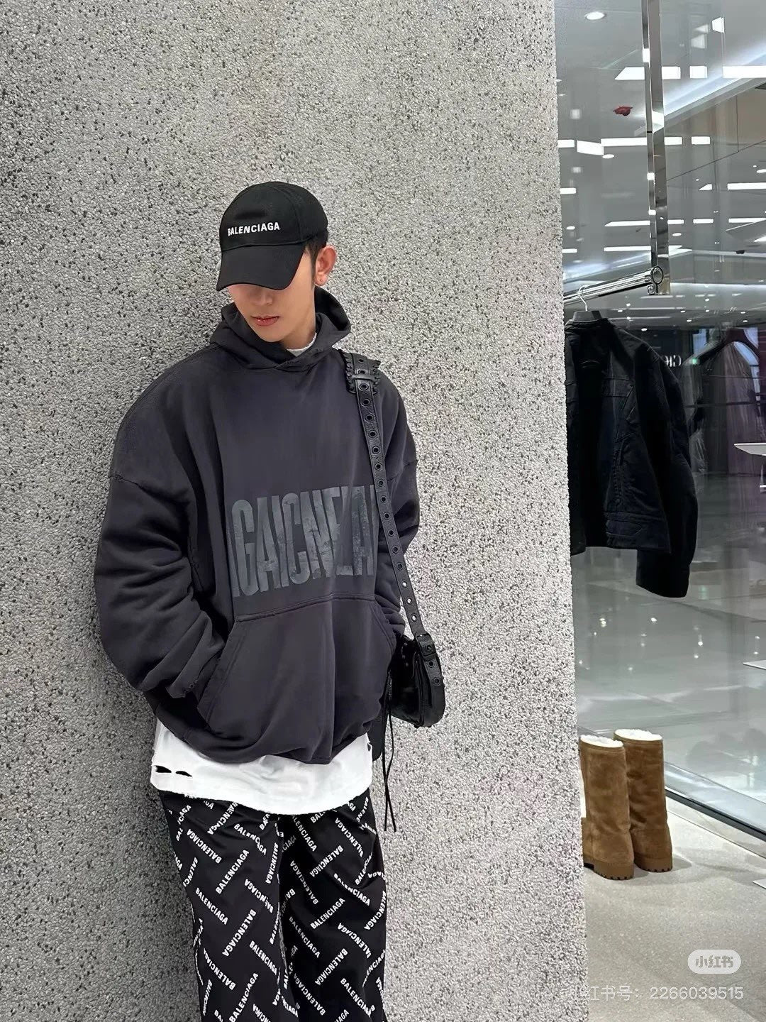 Black Hoodie - FashionHype.xyz