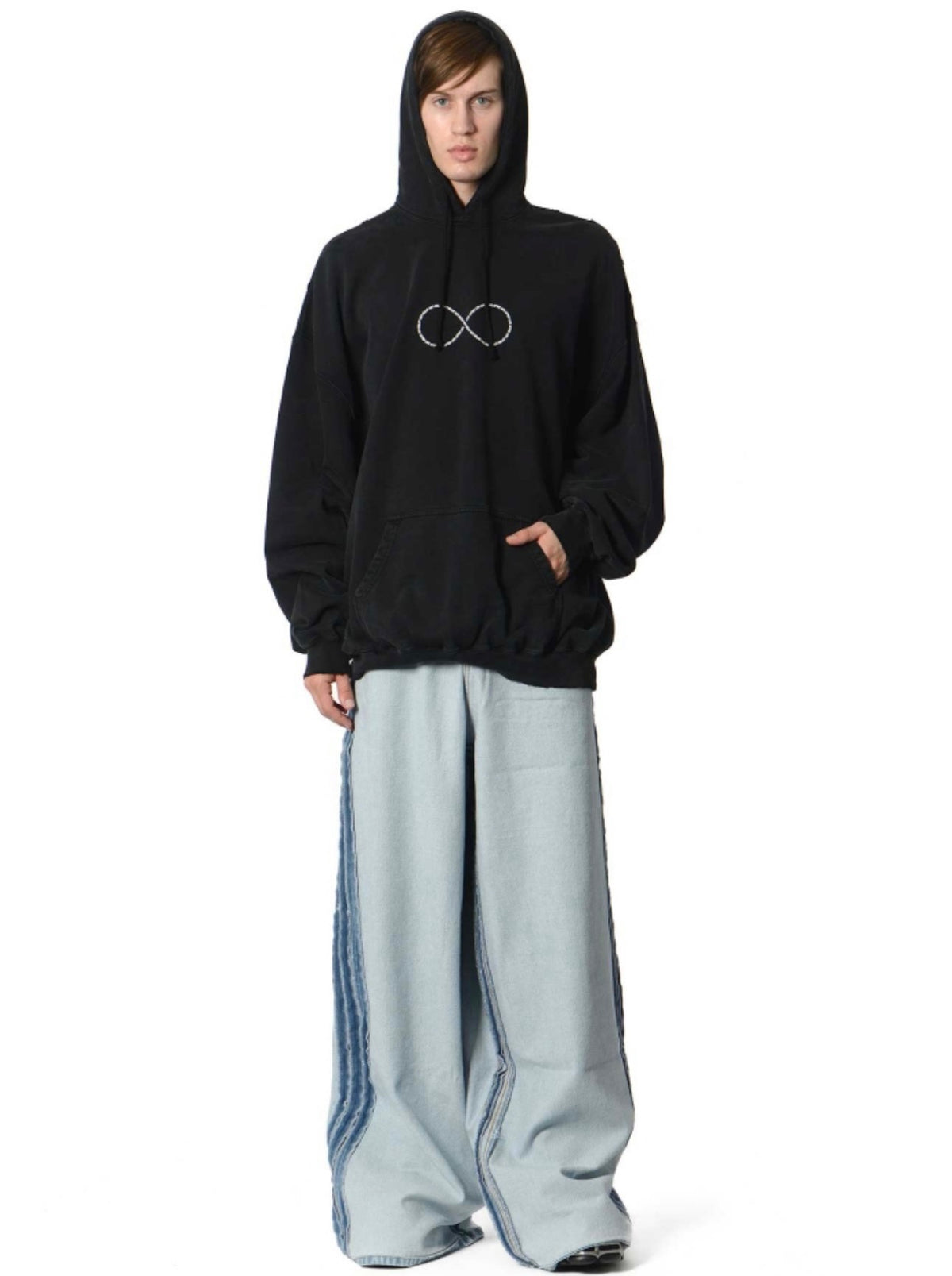 Schwarzer Hoodie