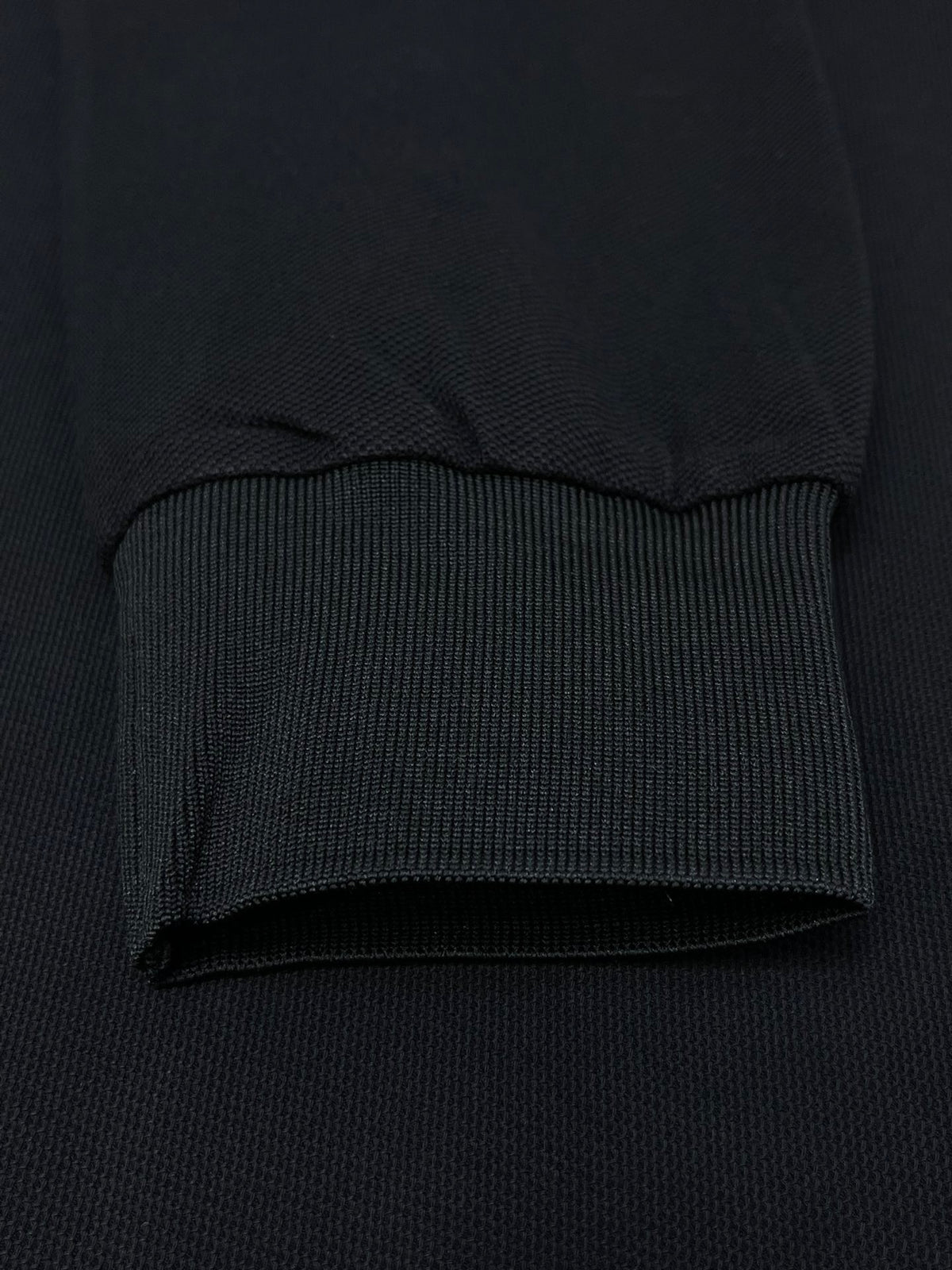 Poloshirt in Schwarz, Weiß, Marineblau und Hellblau