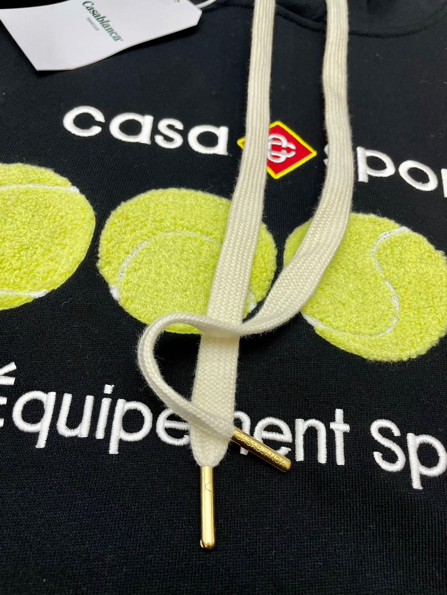 Sudadera con capucha en blanco y negro