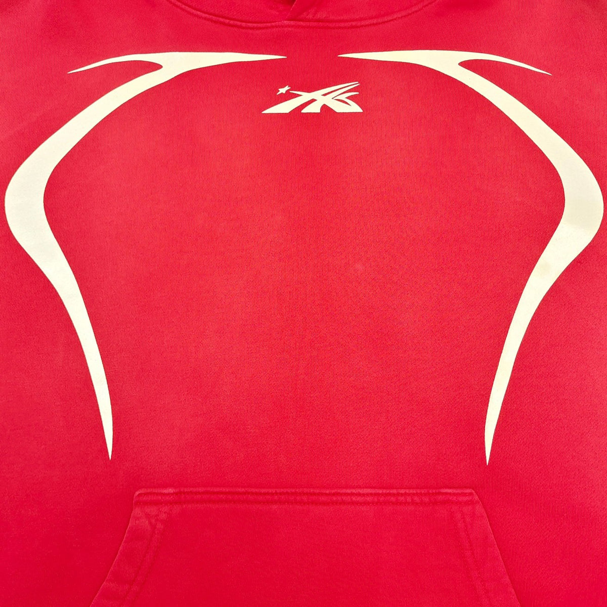 Roter Kapuzenpullover