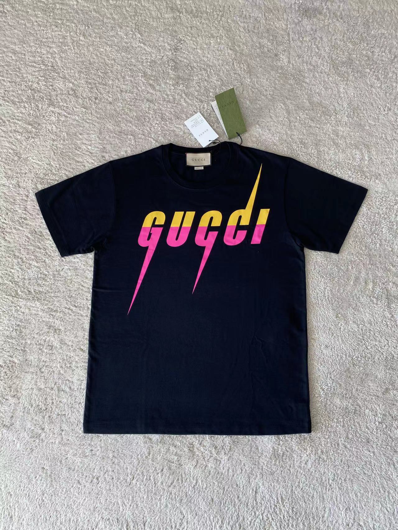 Black T-shirt - FashionHype.xyz