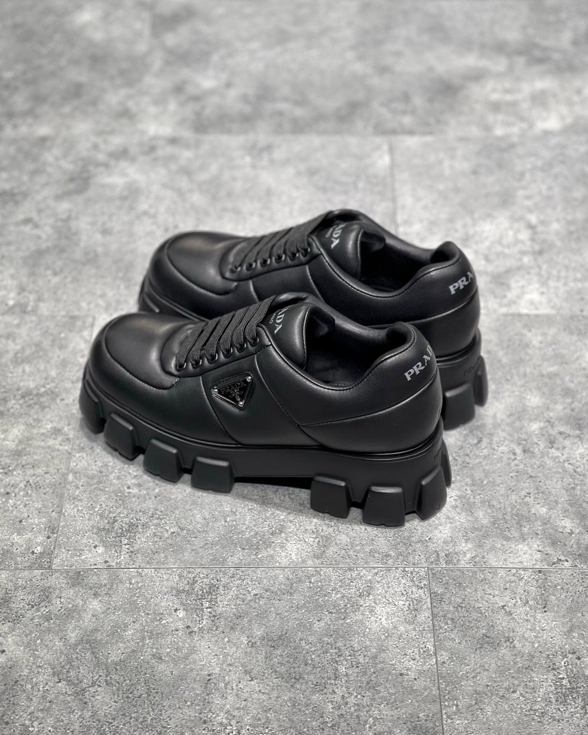 Schwarze Schuhe
