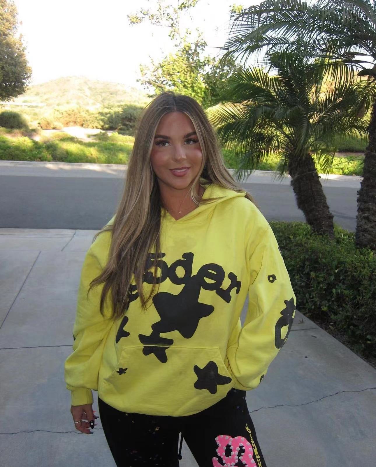 Sudadera con capucha amarilla