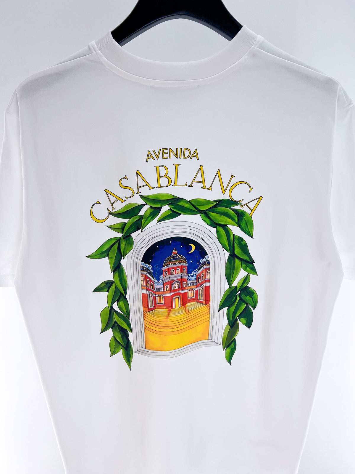 Schwarz-weißes T-Shirt