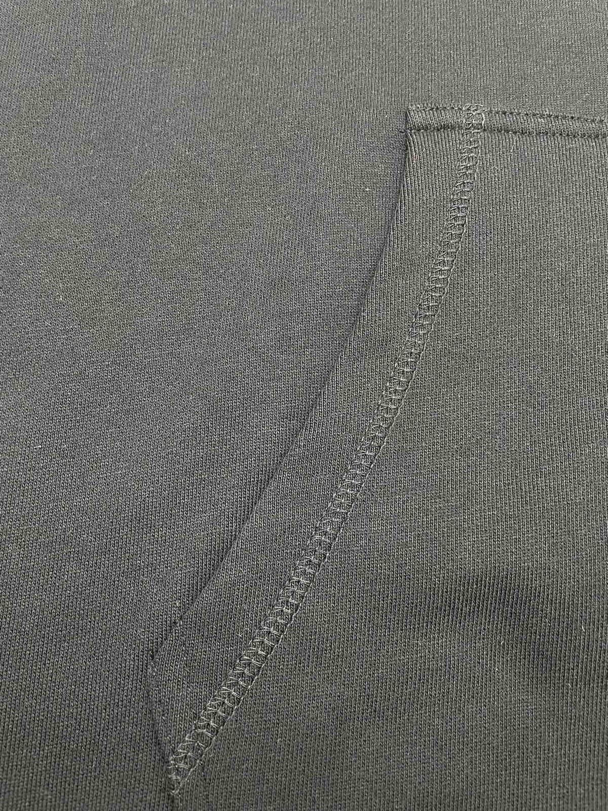Sudadera con capucha en blanco y negro