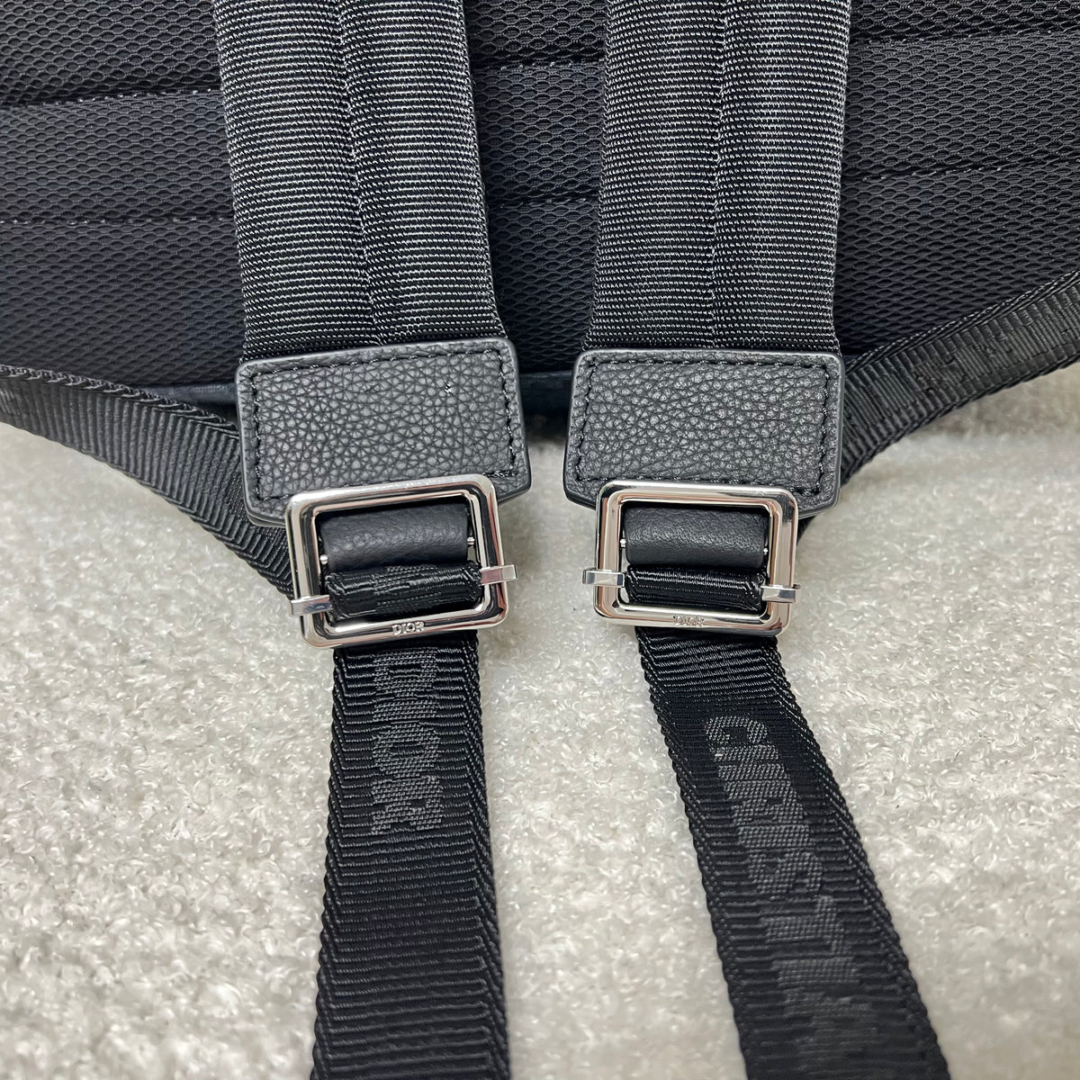 Bolsa azul y gris negra