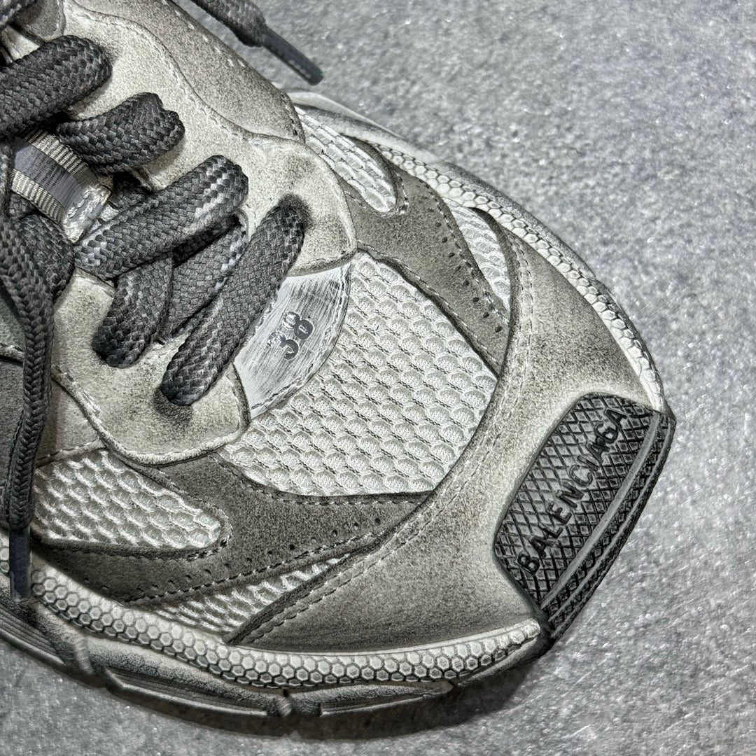 Graue Schuhe