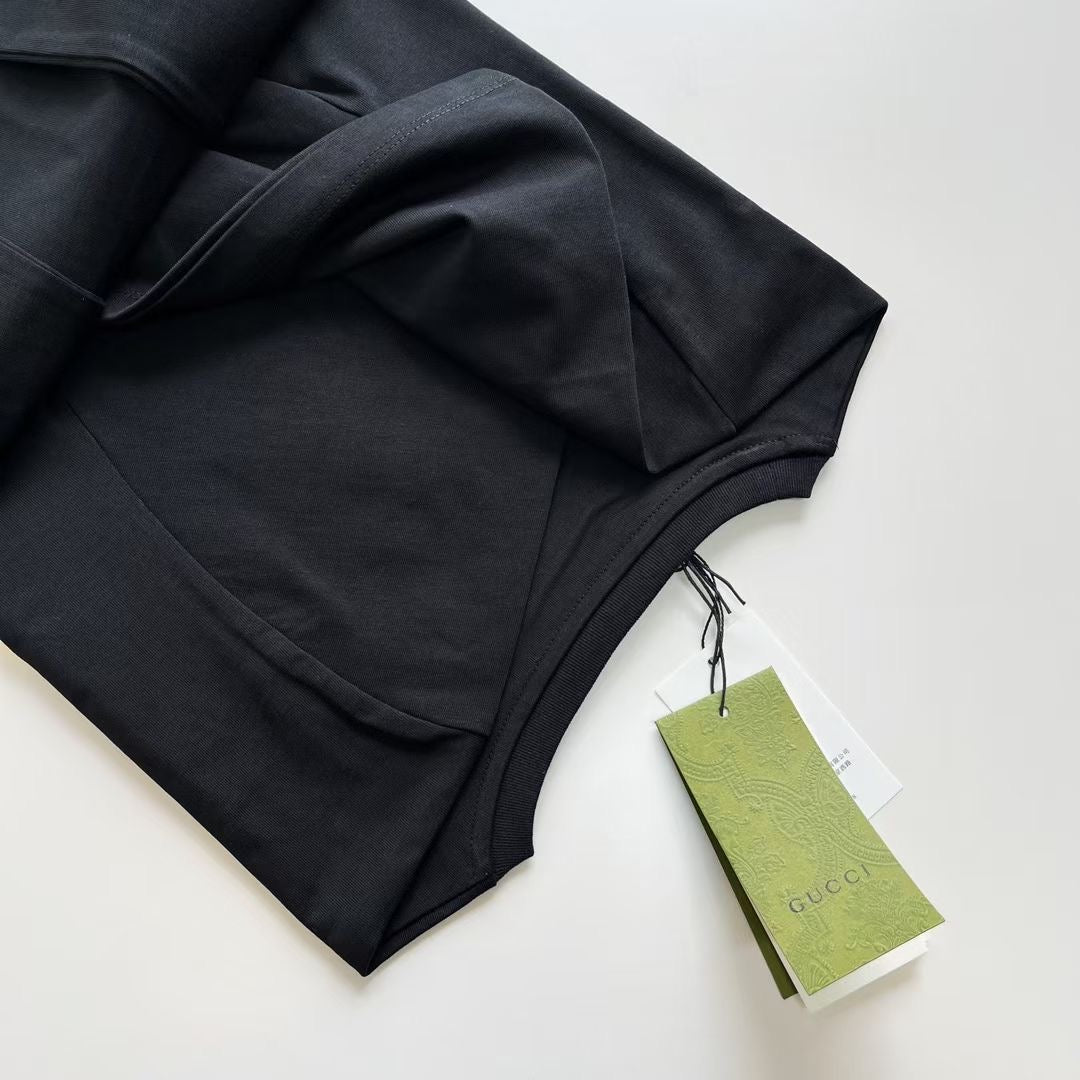 Black T-shirt - FashionHype.xyz