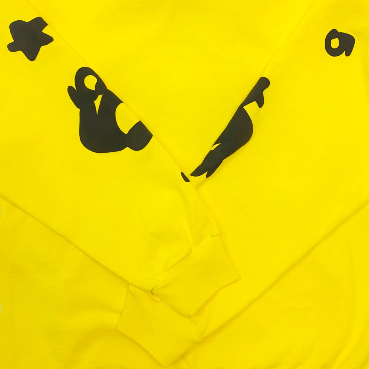 Sudadera con capucha amarilla
