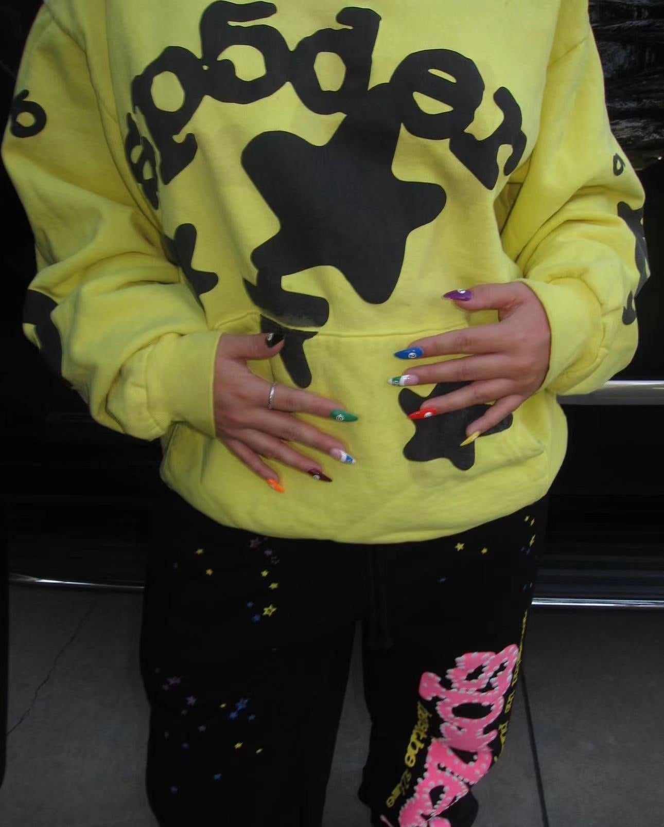 Sudadera con capucha amarilla