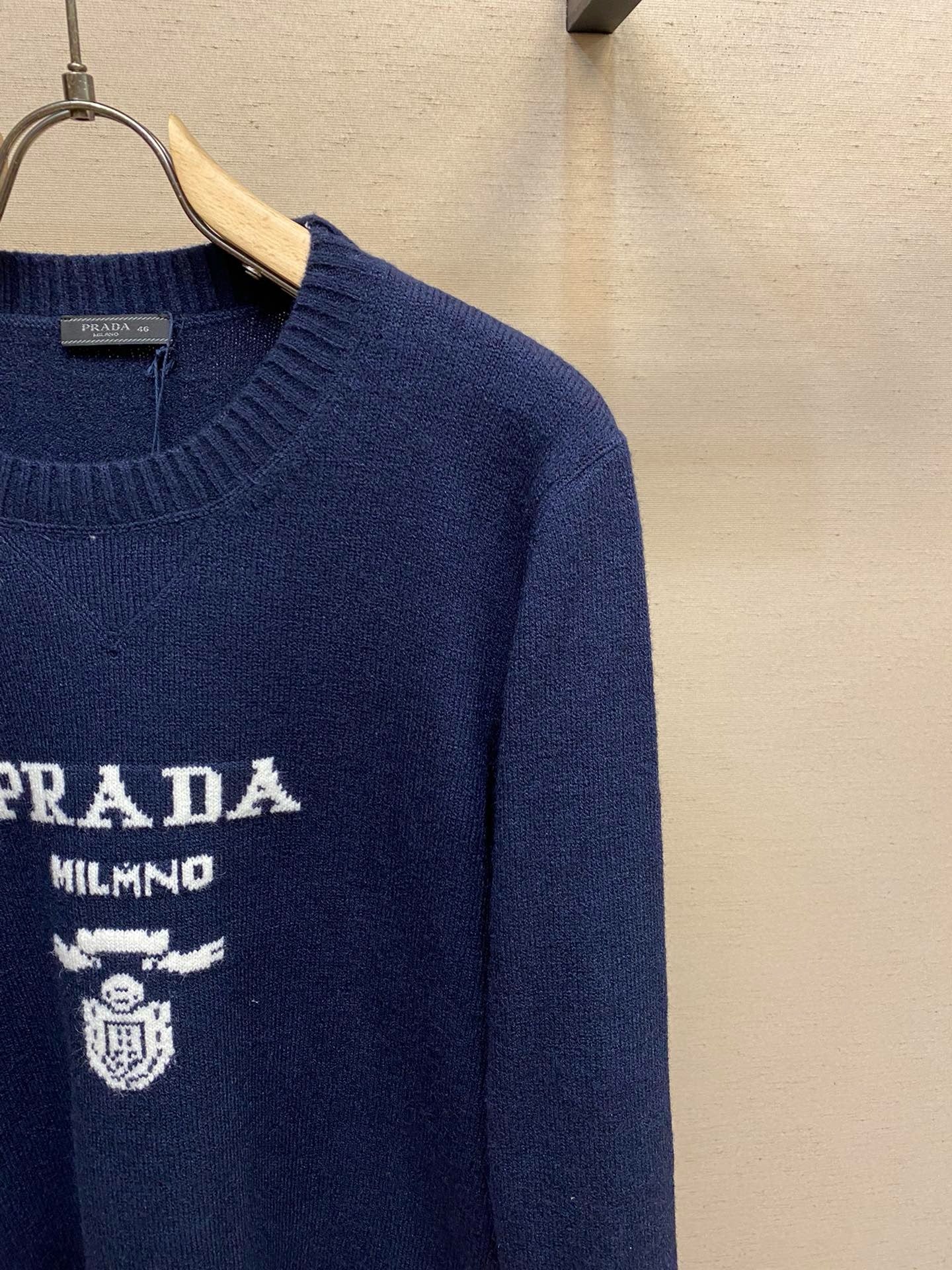 Schwarzes Sweatshirt - Größe M