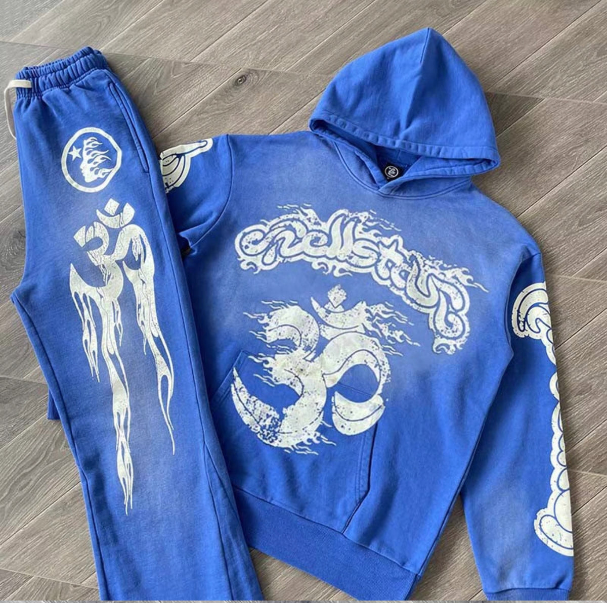 Blauer Hoodie mit Hose