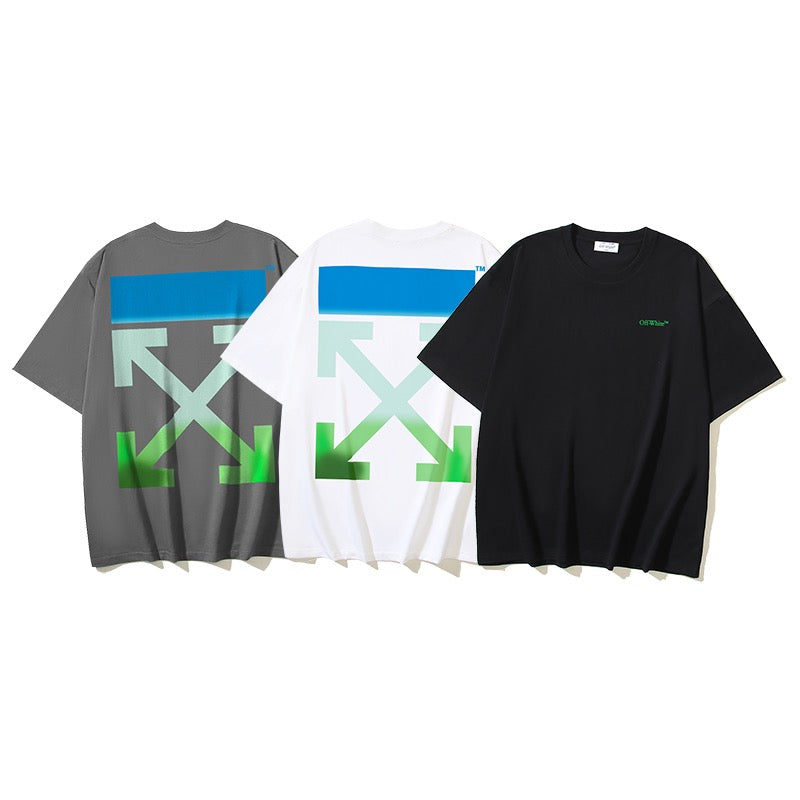 Camiseta negra oscura, blanca y negra