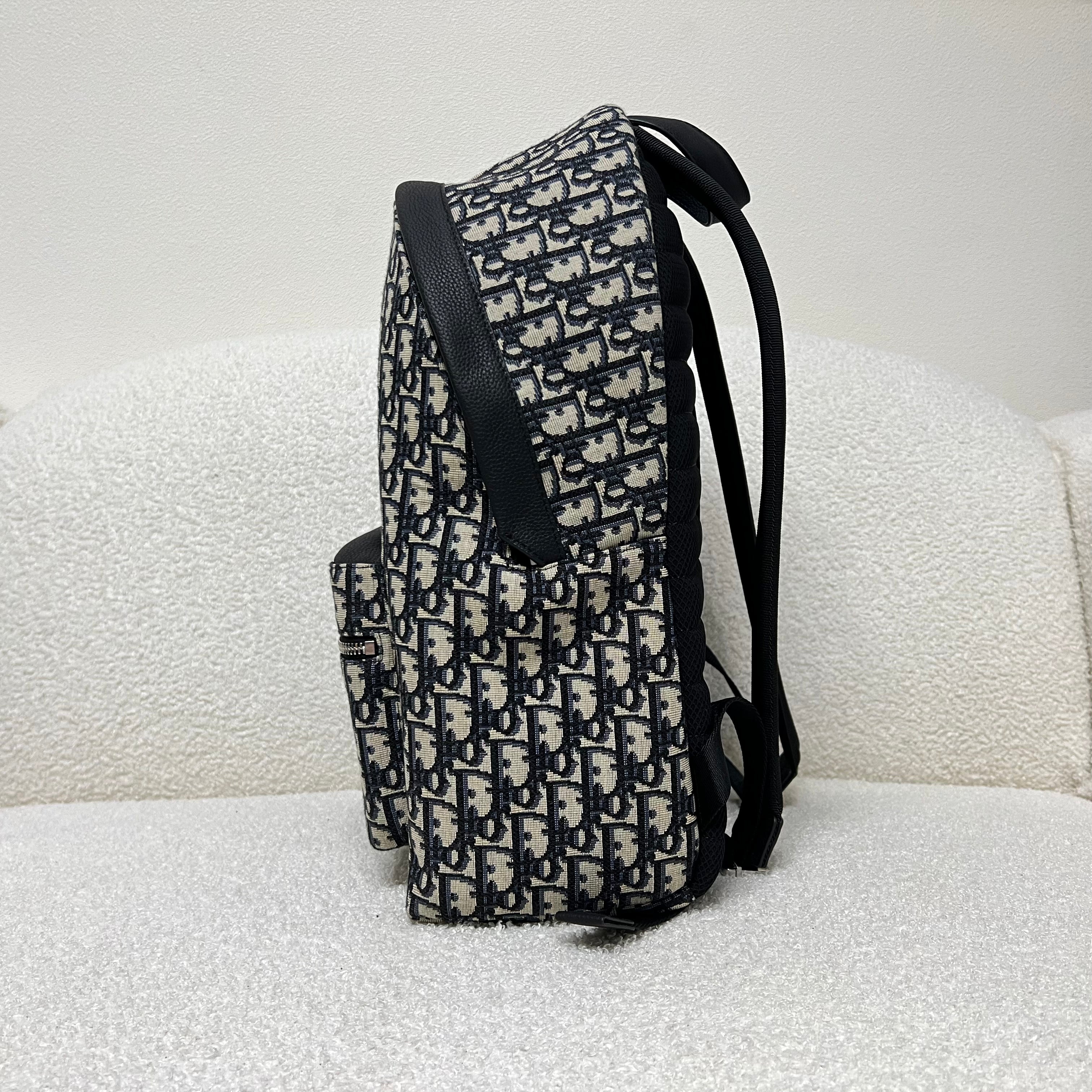 Bolsa azul y gris negra