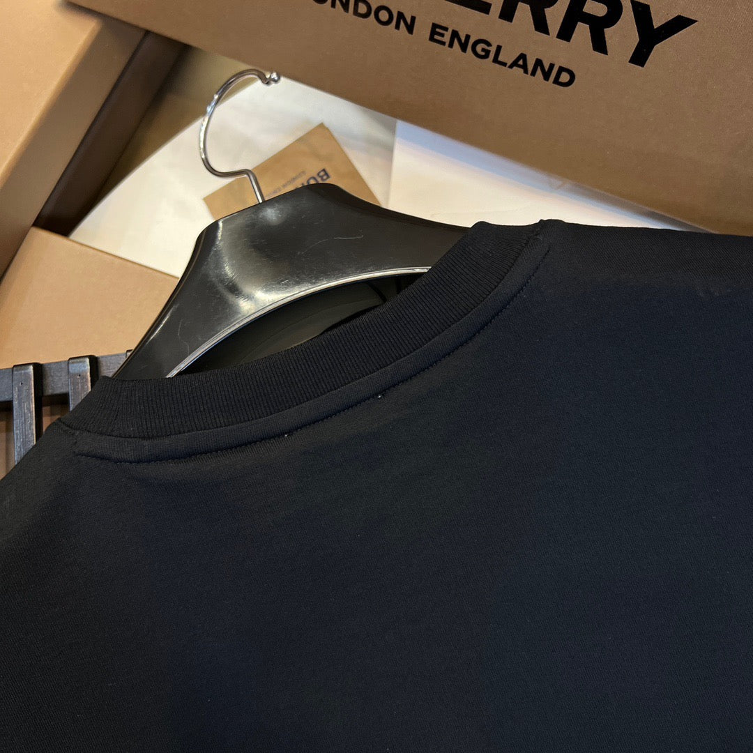 Black and White T-shirt - FashionHype.xyz