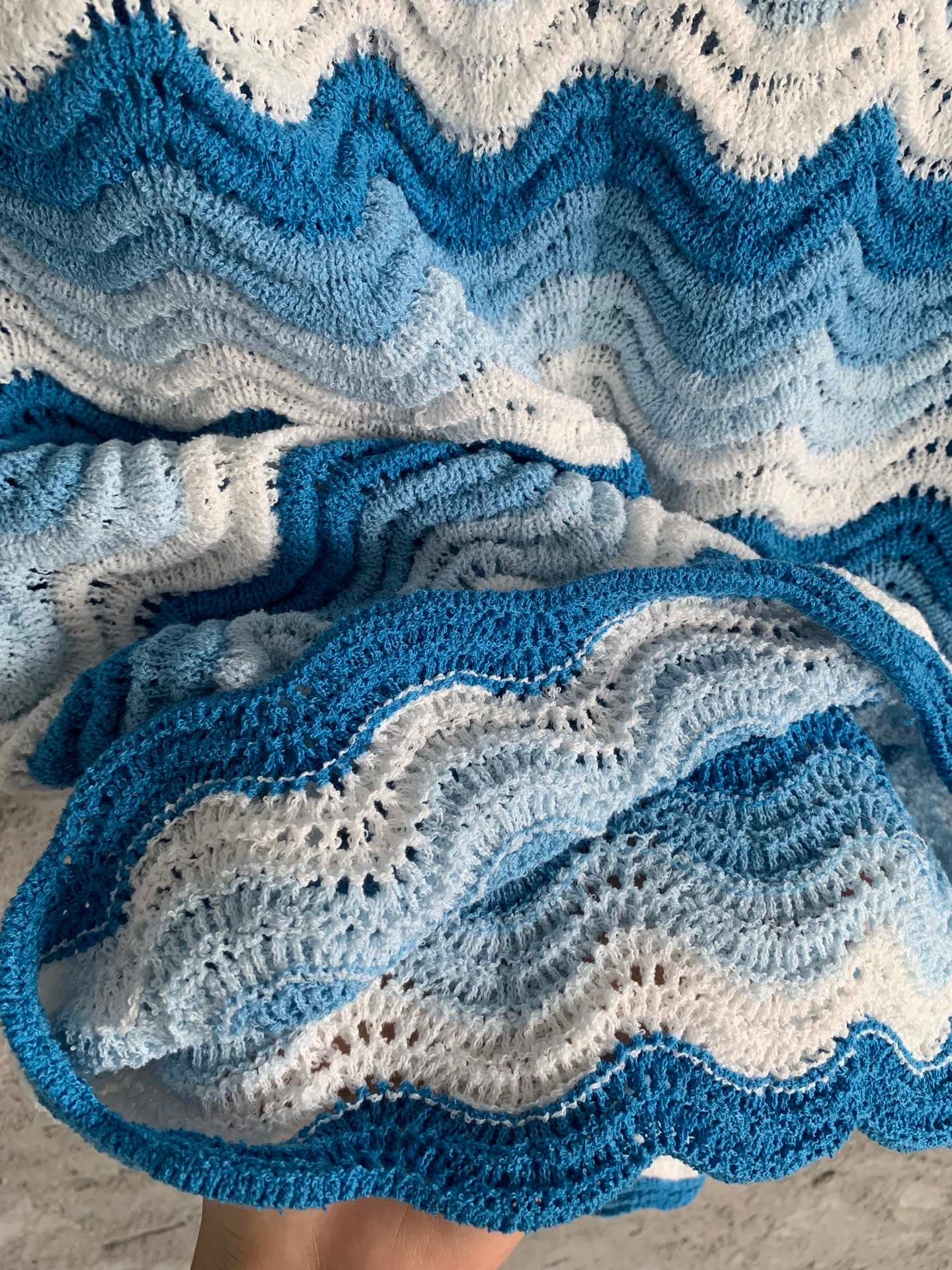 Gelbe und blaue Shorts