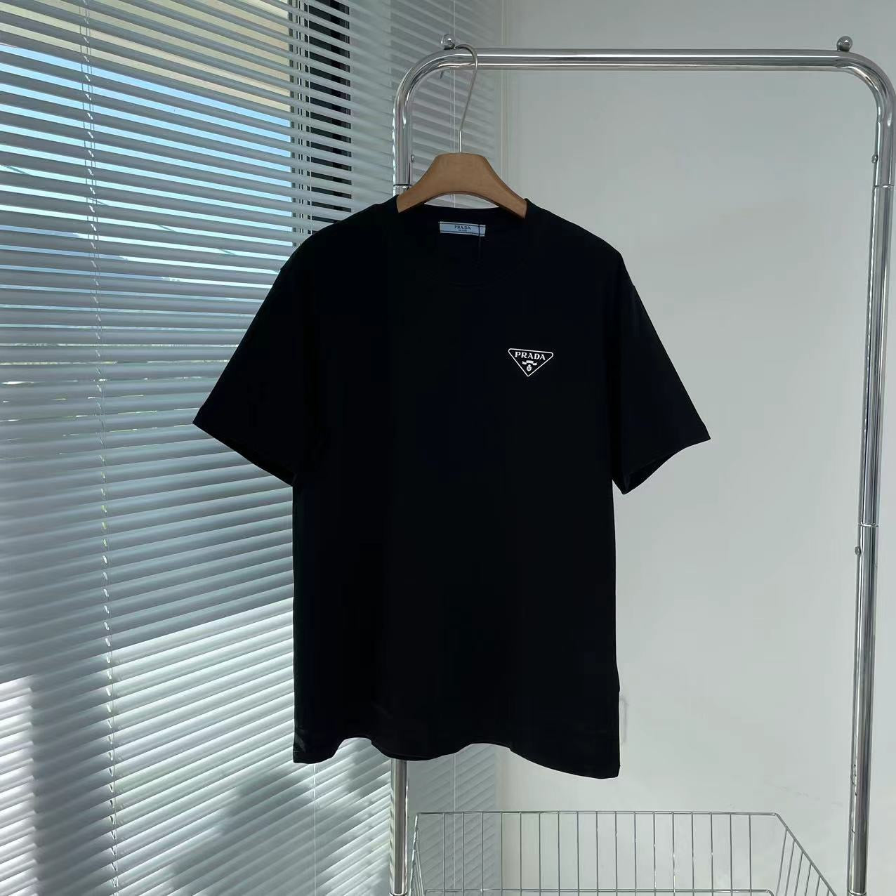 Black and White T-shirt - FashionHype.xyz