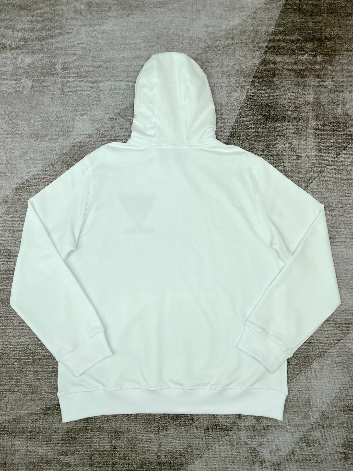 Sudadera con capucha en blanco y negro