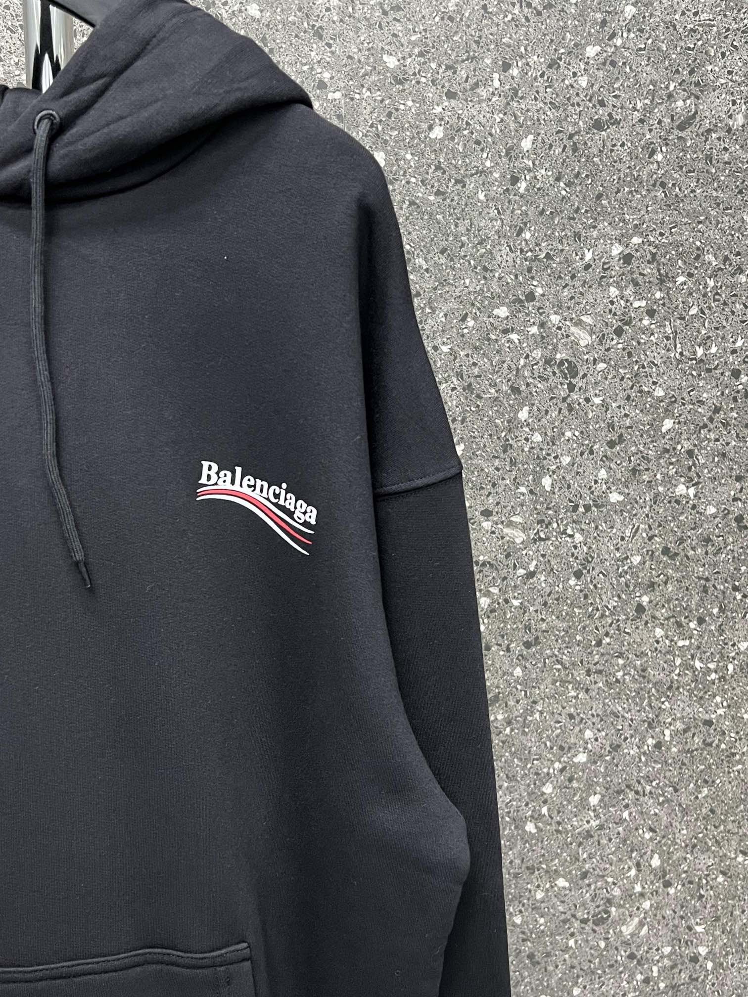 Sudadera con capucha blanca y negra
