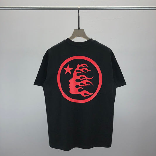 Schwarz-weißes T-Shirt