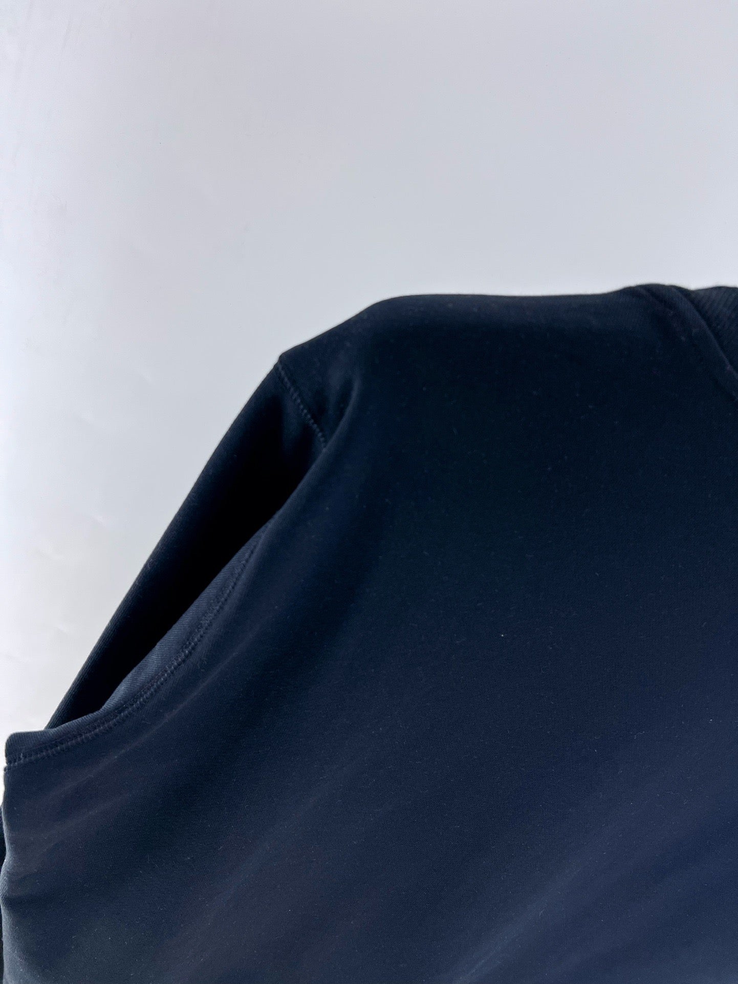 Sudadera en blanco y negro