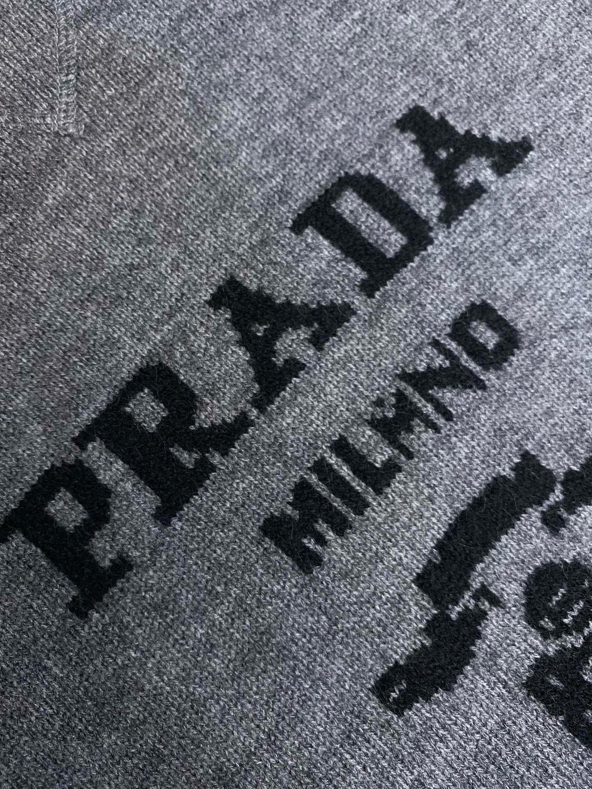 Schwarzes Sweatshirt - Größe M
