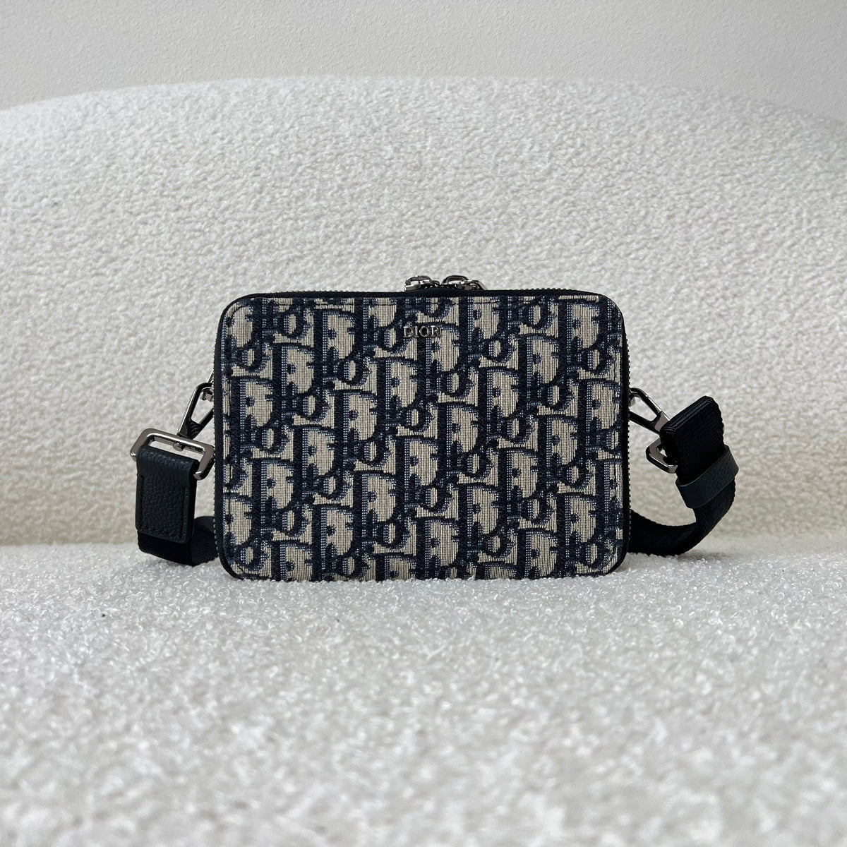 Bolsa azul y gris negra