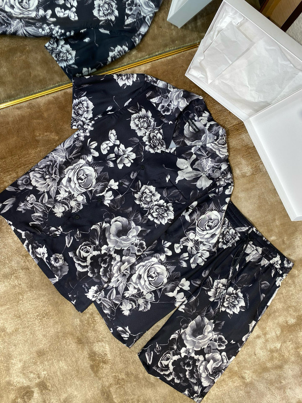 Mehrfarbiges T-Shirt mit Shorts