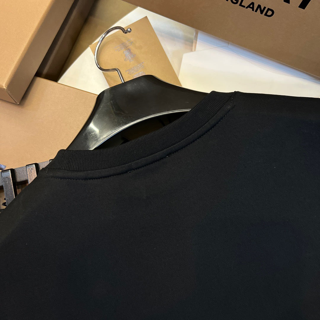 Black and White T-shirt - FashionHype.xyz