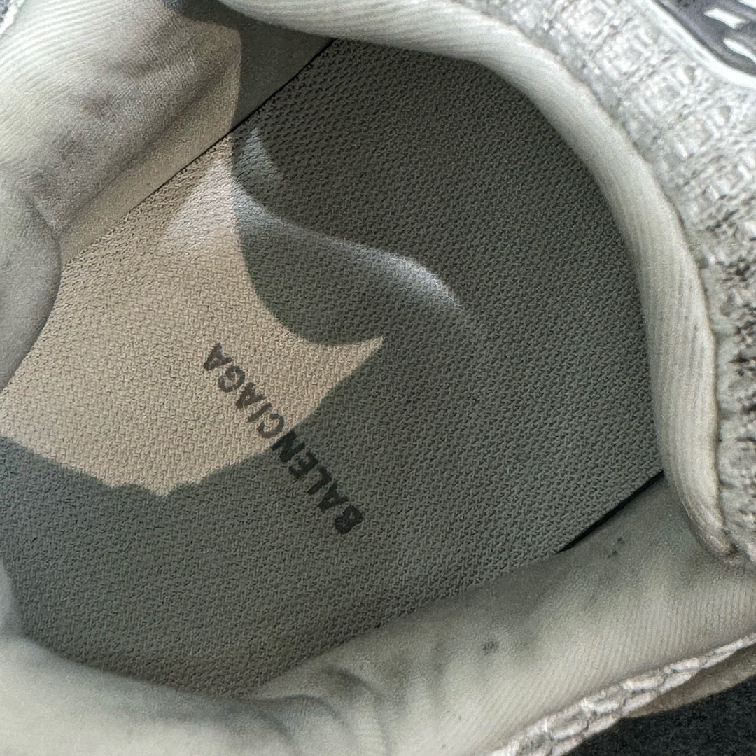Graue Schuhe