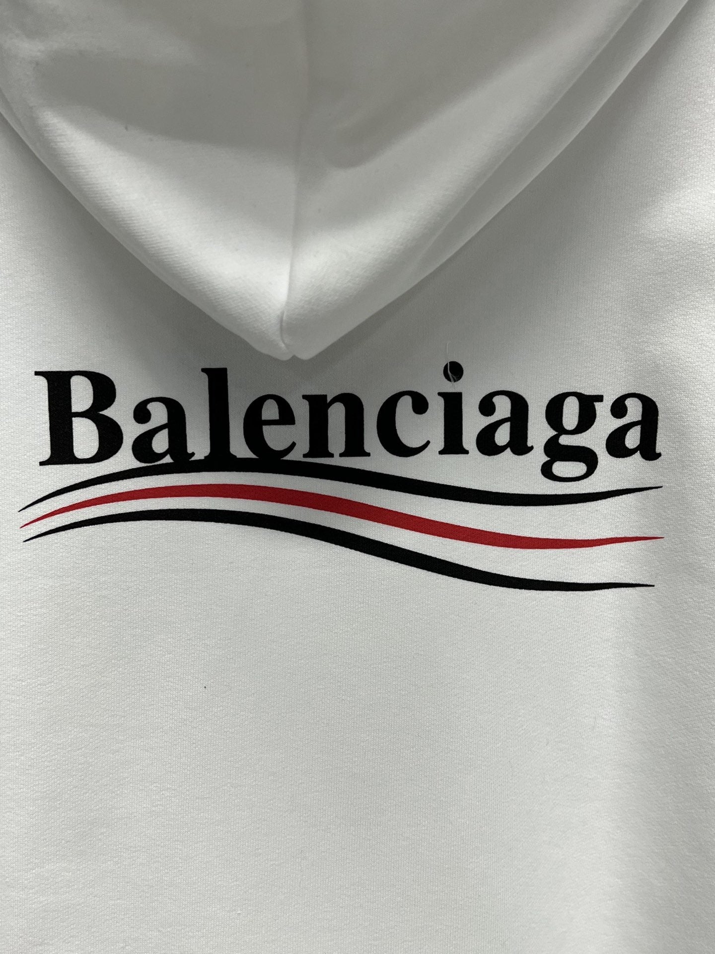 Sudadera con capucha blanca y negra
