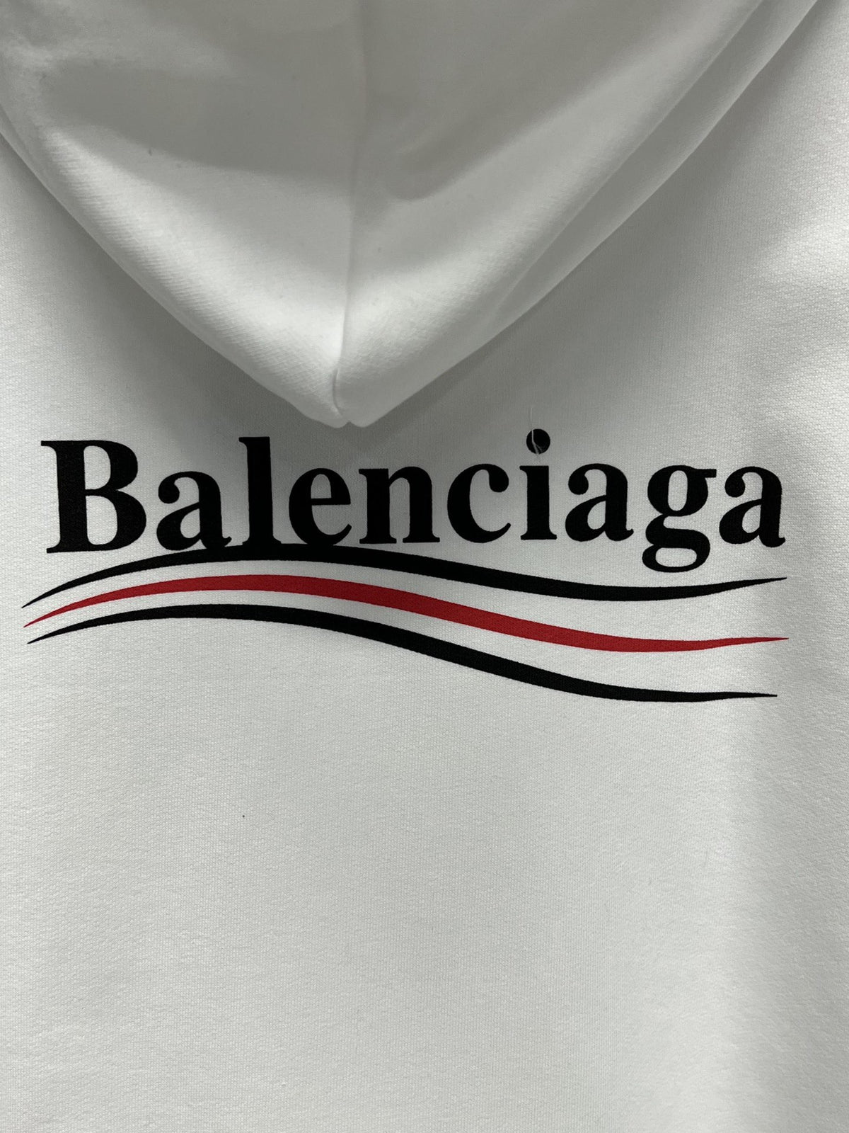 Sudadera con capucha blanca y negra