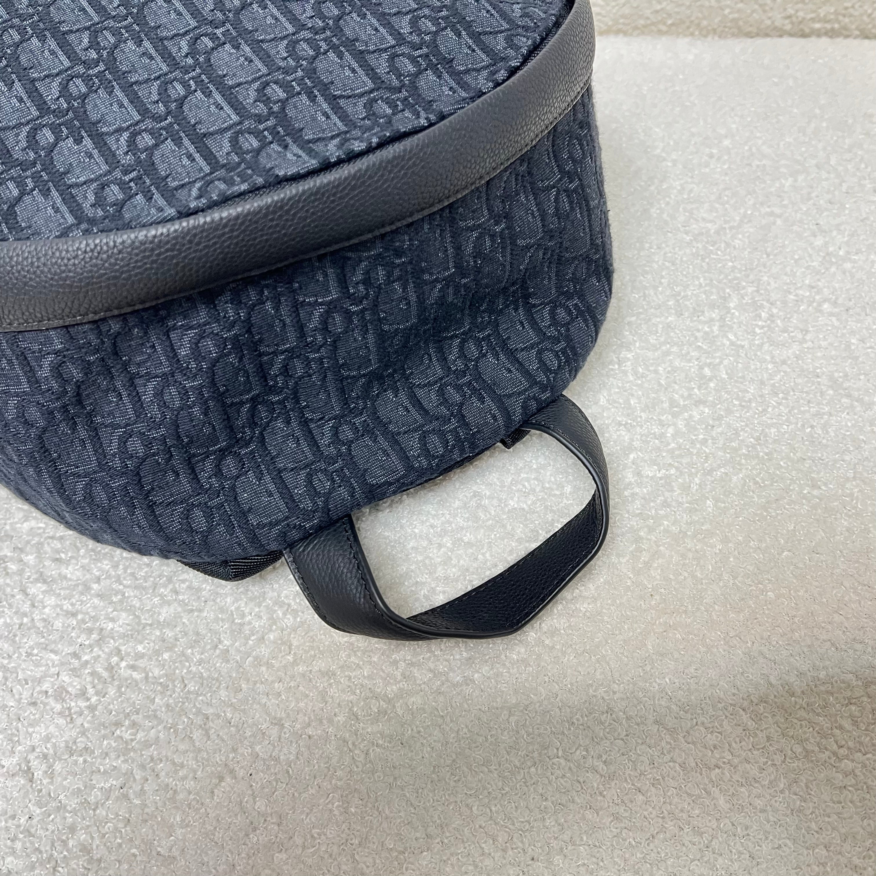Bolsa azul y gris negra